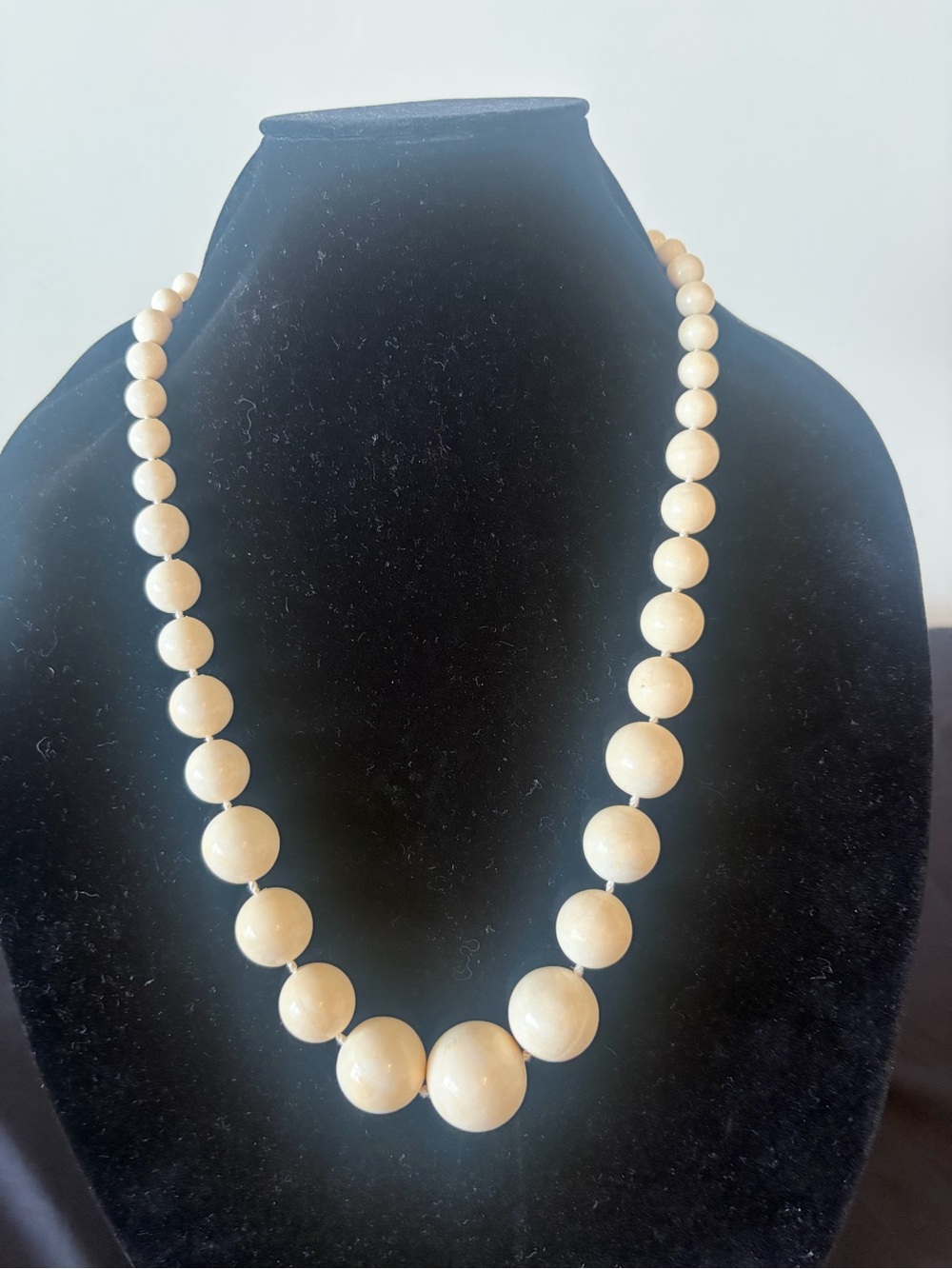 Chunky Cream Graduated Bead Necklace - Marge Simpson Costume